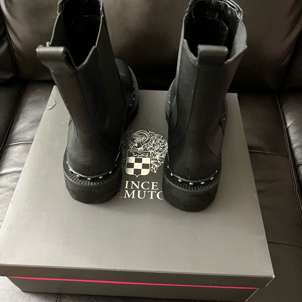 VINCE CAMUTO Black Pull-On Boots - Size: 6.5 - Picture 12 of 13
